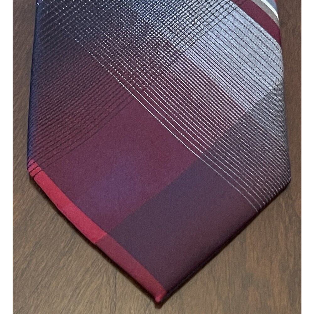 Van Heusen Burgundy 100% Silk Men’s Neck Tie Made In China